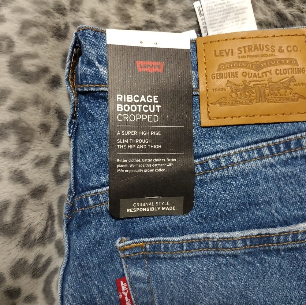 Levi's Ribcage Cropped Bootcut Jeans - Picture 3 of 6